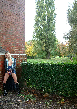 free sex photo 4 Ukflashers Model xxxmodel-clothed-brszzers ukflashers