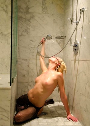 free sex pornphoto 4 Victoria White granniesfuckxxx-shower-meena victoriawhite