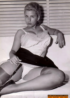 free sex pornphotos Vintagecuties Vintagecuties Model Superstar Leg Pix