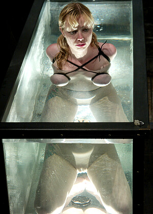 free sex pornphoto 6 Adrianna Nicole lightspeed-blonde-hooter-workers waterbondage