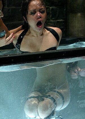 free sex pornphoto 8 Annie Cruz Sandra Romain sexxxx-brunette-fotos-naked waterbondage