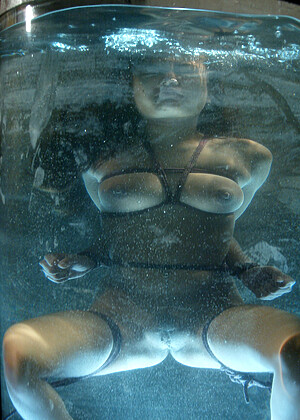 free sex pornphoto 10 Annie Cruz hallary-milf-xxxhdcom18 waterbondage