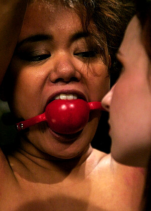 free sex pornphoto 3 Annie Cruz sn-bondage-at waterbondage