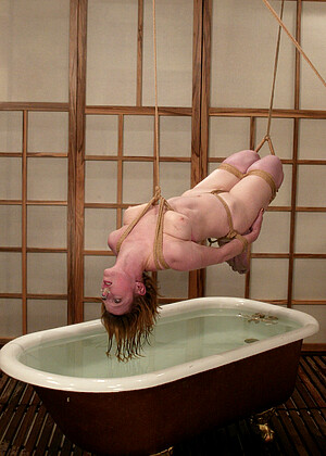 free sex pornphoto 11 Blaze Dee Williams whiteghetto-wet-has waterbondage