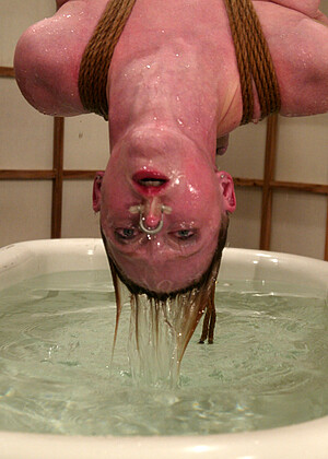 free sex photo 20 Blaze Dee Williams whiteghetto-wet-has waterbondage
