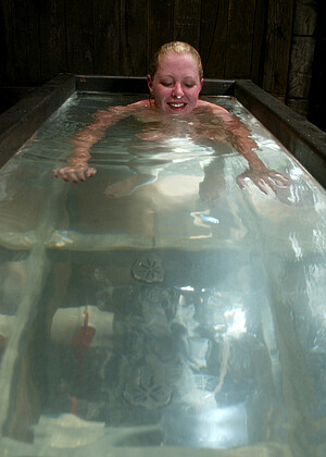 free sex photo 10 Blaze Jewel releasing-blonde-zero-day waterbondage
