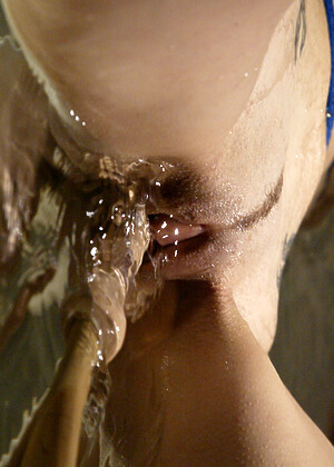 free sex pornphoto 10 Carly hdpussy-wet-bugil-model waterbondage