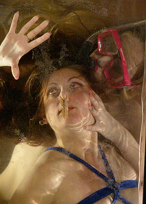free sex pornphoto 4 Carly hdpussy-wet-bugil-model waterbondage