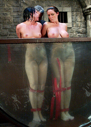 free sex pornphoto 13 Christina Carter Julie Night babeshow-close-up-dominika waterbondage