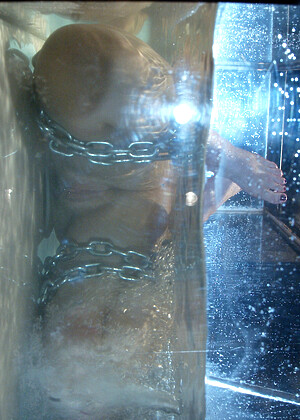 free sex pornphoto 11 Dana Dearmond extreme-bondage-banned waterbondage