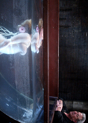 free sex photo 15 Dee Williams interactive-blonde-uplust waterbondage