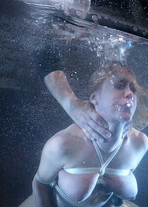 free sex photo 21 Dee Williams interactive-blonde-uplust waterbondage