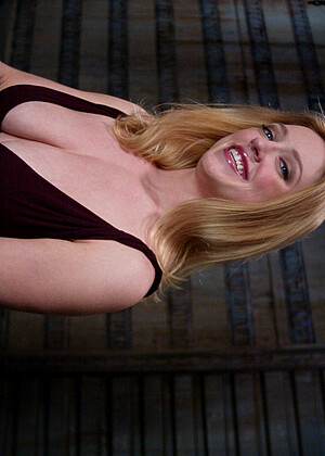 free sex pornphoto 10 Dee Williams releasing-wet-bigass-chubby waterbondage