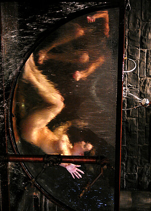 free sex photo 6 Delilah Strong Keeani Lei tv-bondage-bf waterbondage