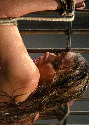 free sex photo 1 Delilah Strong olderwomanfun-wet-rub waterbondage