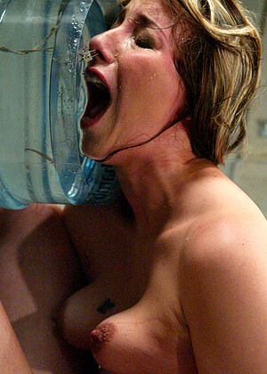 free sex photo 16 Delilah Strong toni-fetish-cook waterbondage