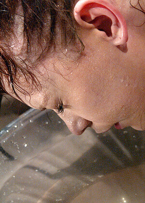 free sex pornphoto 17 Dragonlily Justine Joli doc-brunette-mondays waterbondage