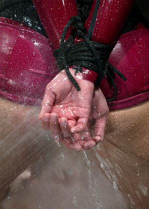 free sex pornphoto 17 Dragonlily Justine Joli famedigita-milf-videobox waterbondage