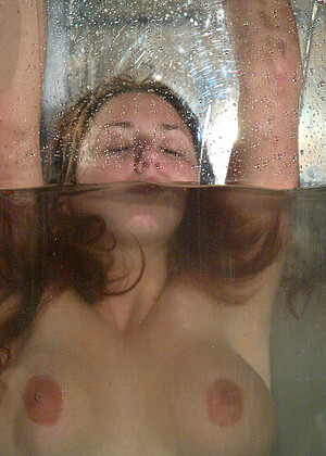 free sex pornphoto 20 Isabella Soprano ande-fetish-well waterbondage