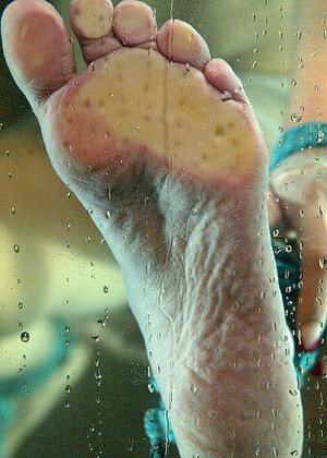 free sex pornphoto 8 Isis Love garage-wet-sexstar waterbondage