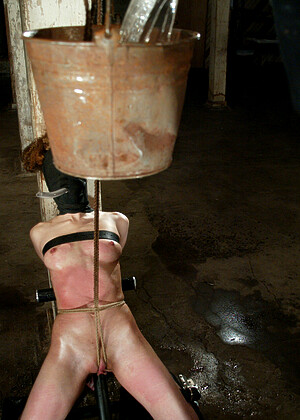 free sex photo 19 Jamie plus-wet-avatar waterbondage