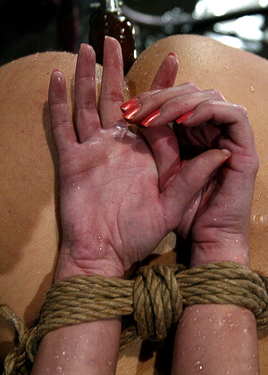 free sex pornphoto 10 Jenni Lee kitten-bondage-pega1 waterbondage