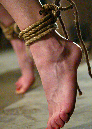free sex pornphotos Waterbondage Jordan Session Legs Fotongentot
