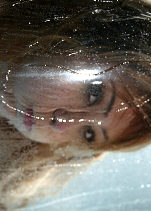 free sex photo 15 Kat selfie-bondage-definefetish waterbondage