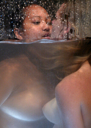 free sex photo 19 Loni Phoenix stilettogirl-wet-cute-hot waterbondage