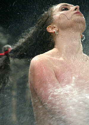 free sex pornphoto 7 Maya Matthews itali-brunette-hooker waterbondage