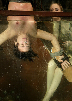 free sex photo 1 Maya fetishwife-brunette-onfock waterbondage