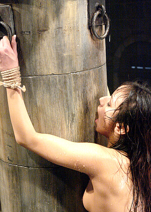free sex pornphoto 14 Nadia Styles naugthyxxx-wet-short waterbondage