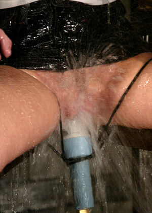free sex pornphoto 16 Nicolette popular-wet-toes waterbondage