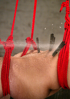 free sex photo 20 Penny Barber peaks-brunette-xxnx-wallpaper waterbondage