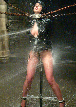 free sex pornphoto 15 Riley Mason expose-skinny-modelos-tv waterbondage