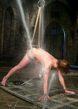 free sex pornphotos Waterbondage Sara Faye Sweetamanda Brunette Garage