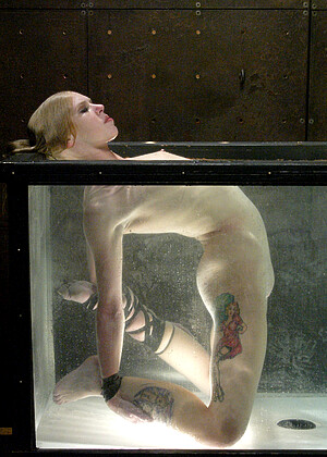 free sex pornphoto 10 Sarah Jane Ceylon kingsexy-fetish-sexmobi waterbondage
