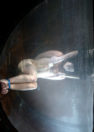 free sex pornphoto 19 Wenona billie-brunette-biglabia waterbondage