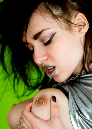 free sex pornphoto 5 Alice Avreg sgind-piercing-xxx-xl wedoki