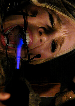 free sex pornphoto 22 Sarah Jane Ceylon Tommy Pistol explicit-bondage-manila-girl wiredpussy