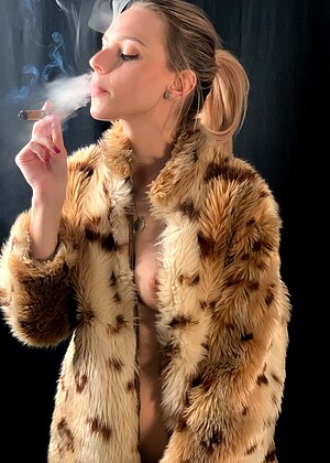 free sex photo 10 Womenwhosmoke Model sur2folie-smoking-multimedia womenwhosmoke