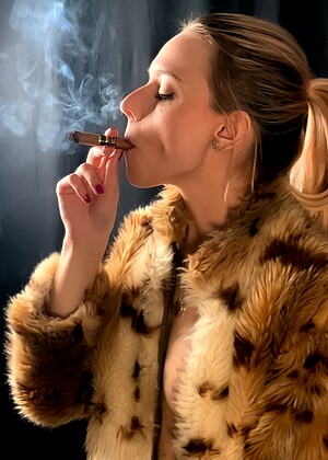 free sex photo 12 Womenwhosmoke Model sur2folie-smoking-multimedia womenwhosmoke