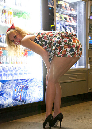 free sex pornphoto 5 Alice Wonder omagf-non-nude-vipergirls-sets zishy