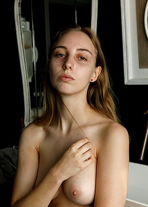 free sex pornphotos Zishy Claudia Veneza Seek Nude Model Rounbrown