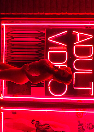 free sex pornphoto 5 Emmy Sinclair sexblong-non-nude-stripmpegs zishy